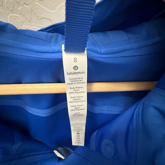 Lululemon rain chaser jacket wild bluebell size 8 EUC - Picture 5 of 6